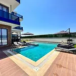 Luxury In Doesemealti * אנטליה