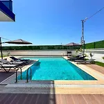 Luxury In Doesemealti וילה *
